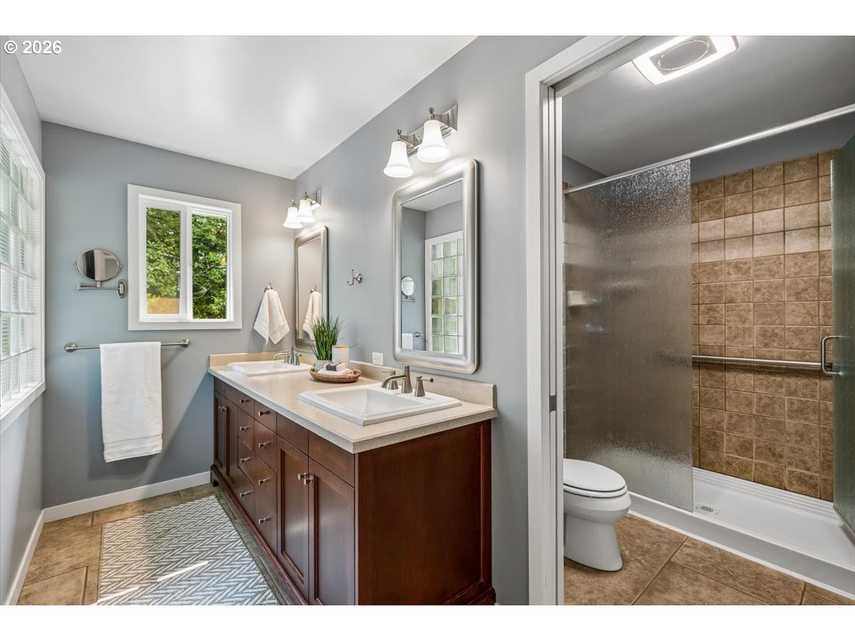 4726 Southwest Patton Road Portland, OR 97221 - Photo 17 of 29 Bathroom, Attached