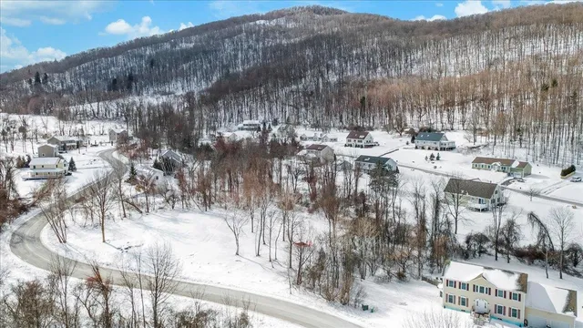 $625,000 | 682 Fox Hill Road, Bennington, VT 05201