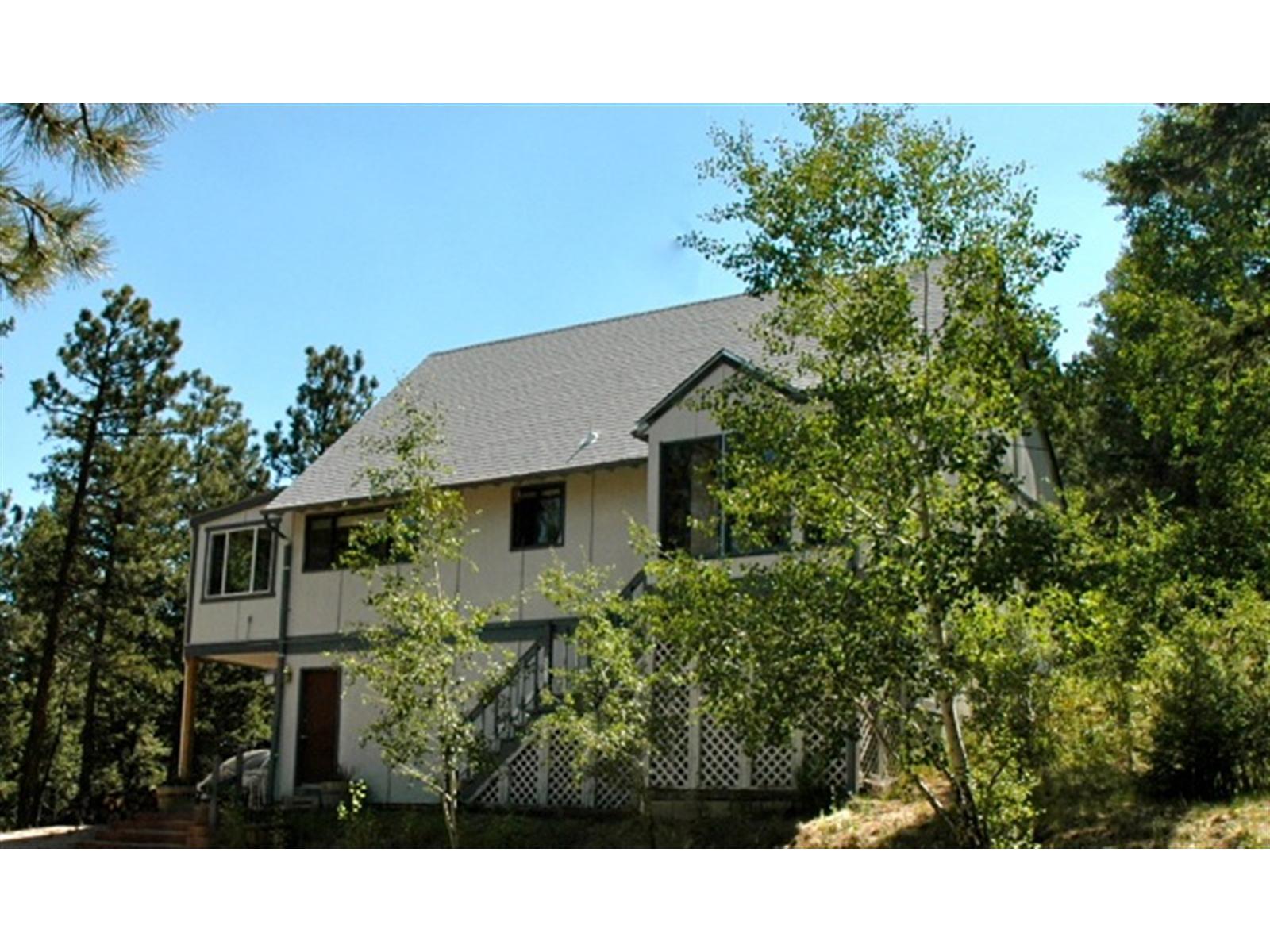 a view of house with a yard
