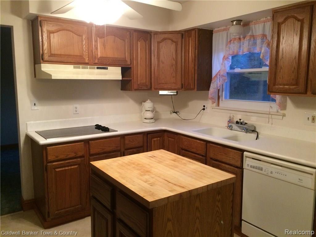 19461 Wedgewood Road Riverview, MI 48193 - Photo 7 of 22 File Mar 12, 6 37 49 AM.jpeg