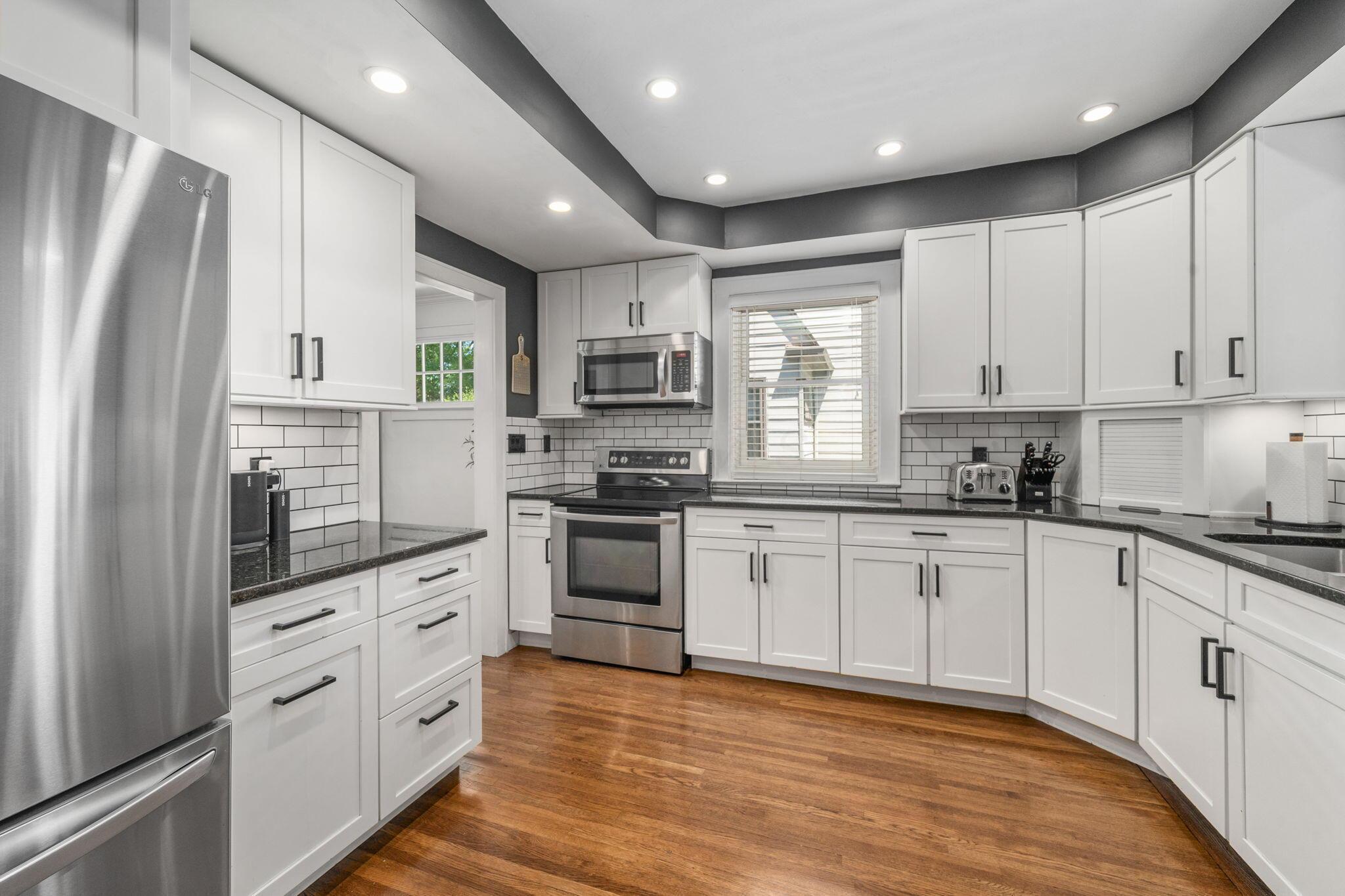 70 North Cassingham Road Columbus, OH 43209 - Photo 21 of 75 KITCHEN