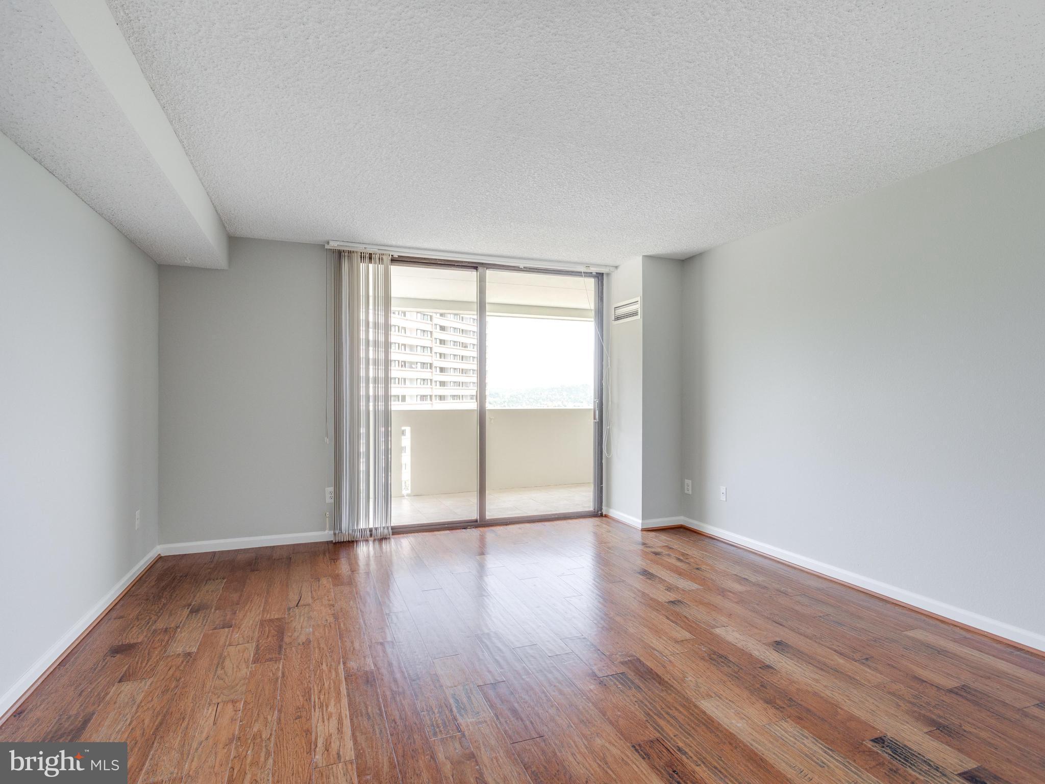 6101 Edsall Road, Unit 809 Alexandria, VA 22304 - Photo 14 of 27 SPACIOUS MASTER BEDROOM