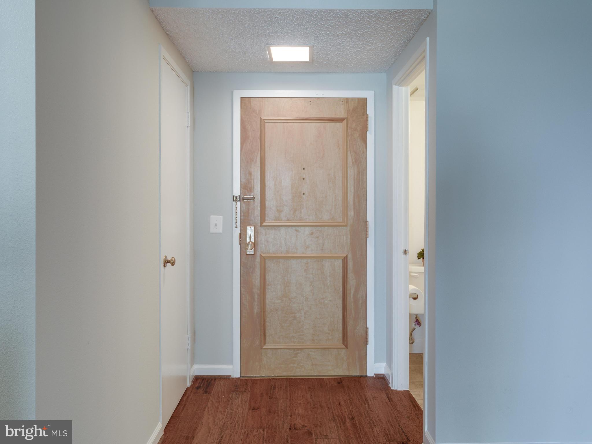 6101 Edsall Road, Unit 809 Alexandria, VA 22304 - Photo 18 of 27 ENTRY FOYER