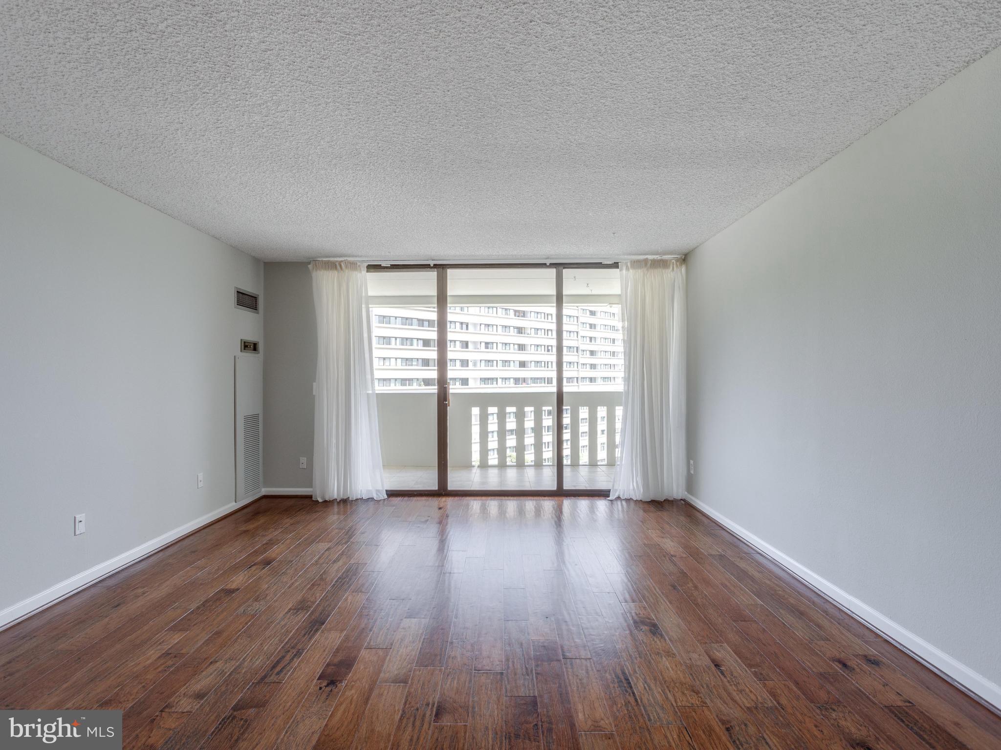6101 Edsall Road, Unit 809 Alexandria, VA 22304 - Photo 3 of 27 ENORMOUS LIGHT FILLED LIVING ROOM