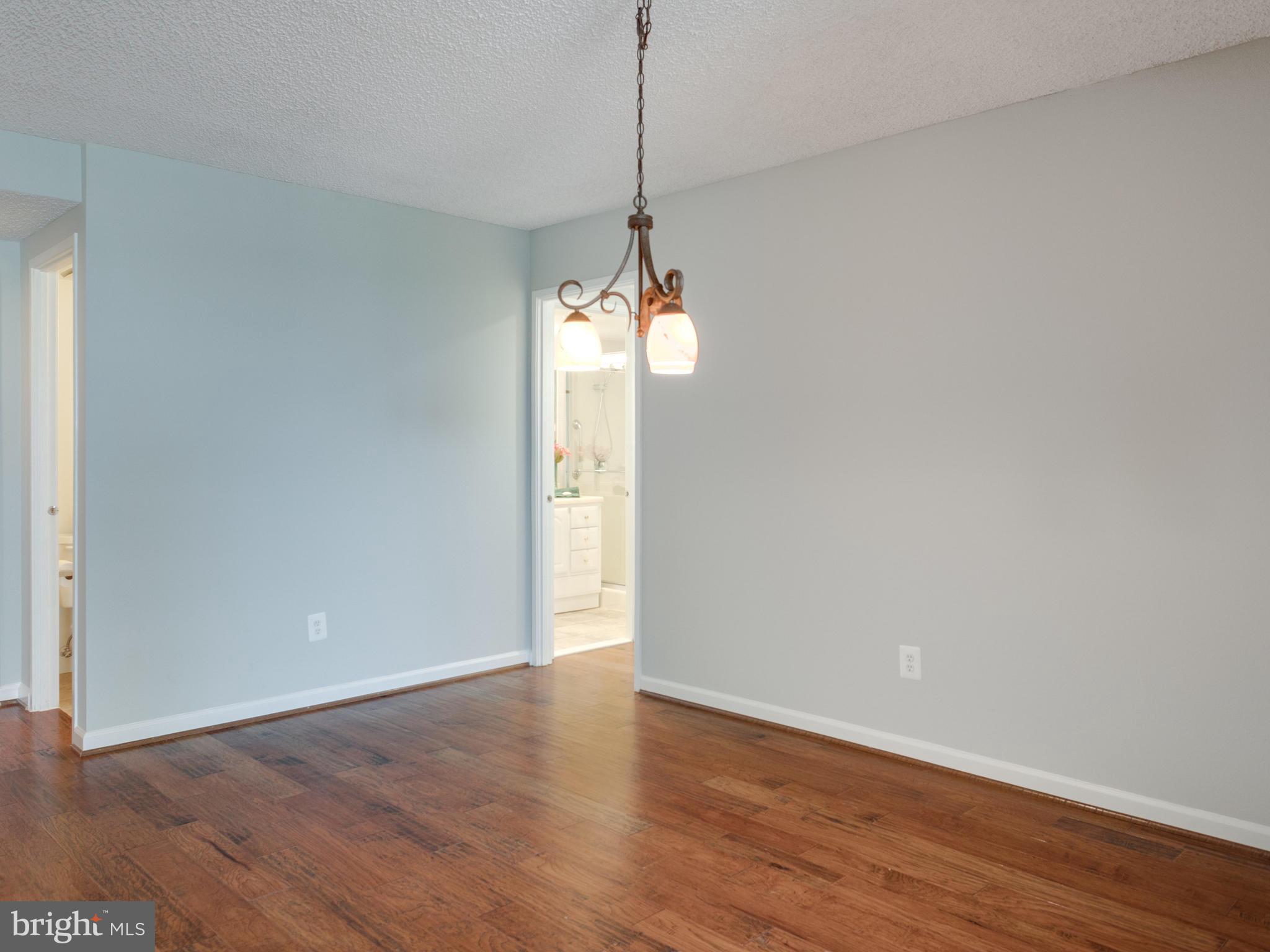 6101 Edsall Road, Unit 809 Alexandria, VA 22304 - Photo 8 of 27 SEPARATE DINING AREA