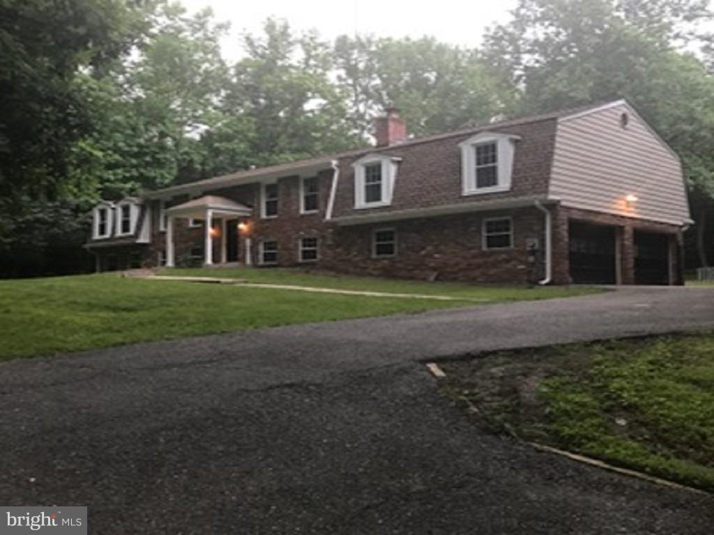 side w/2 car garage