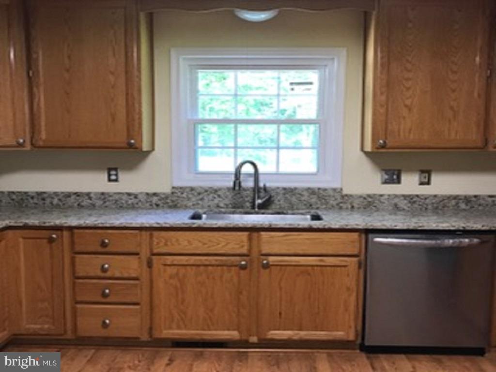 kitchen sink w/window