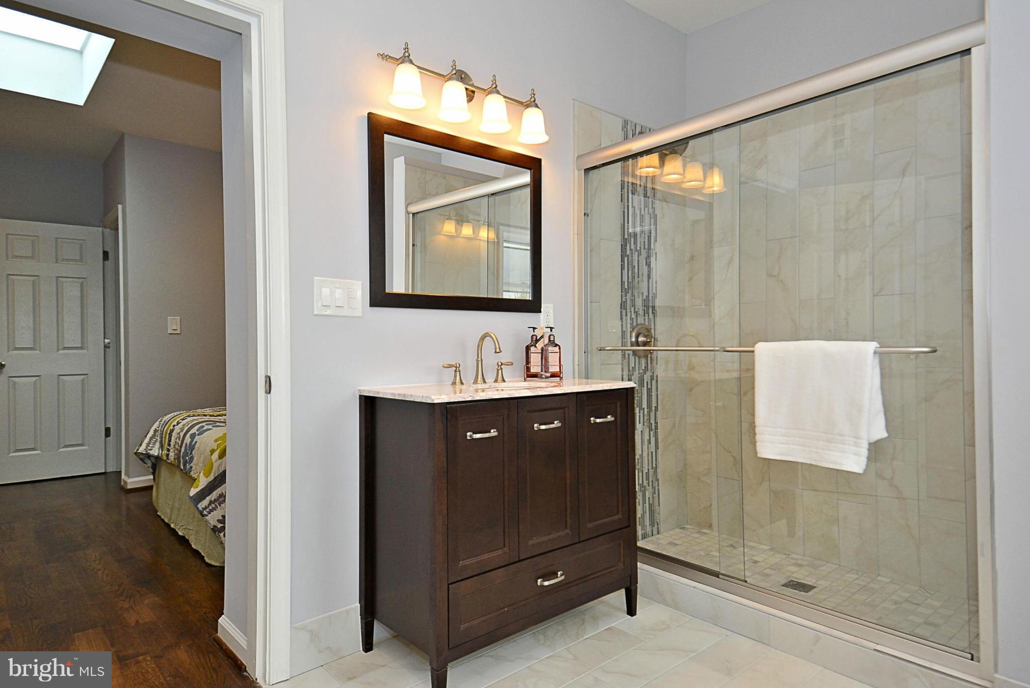 409 Delafield Place Northwest Washington, DC 20011 - Photo 21 of 30 Bath (Master)