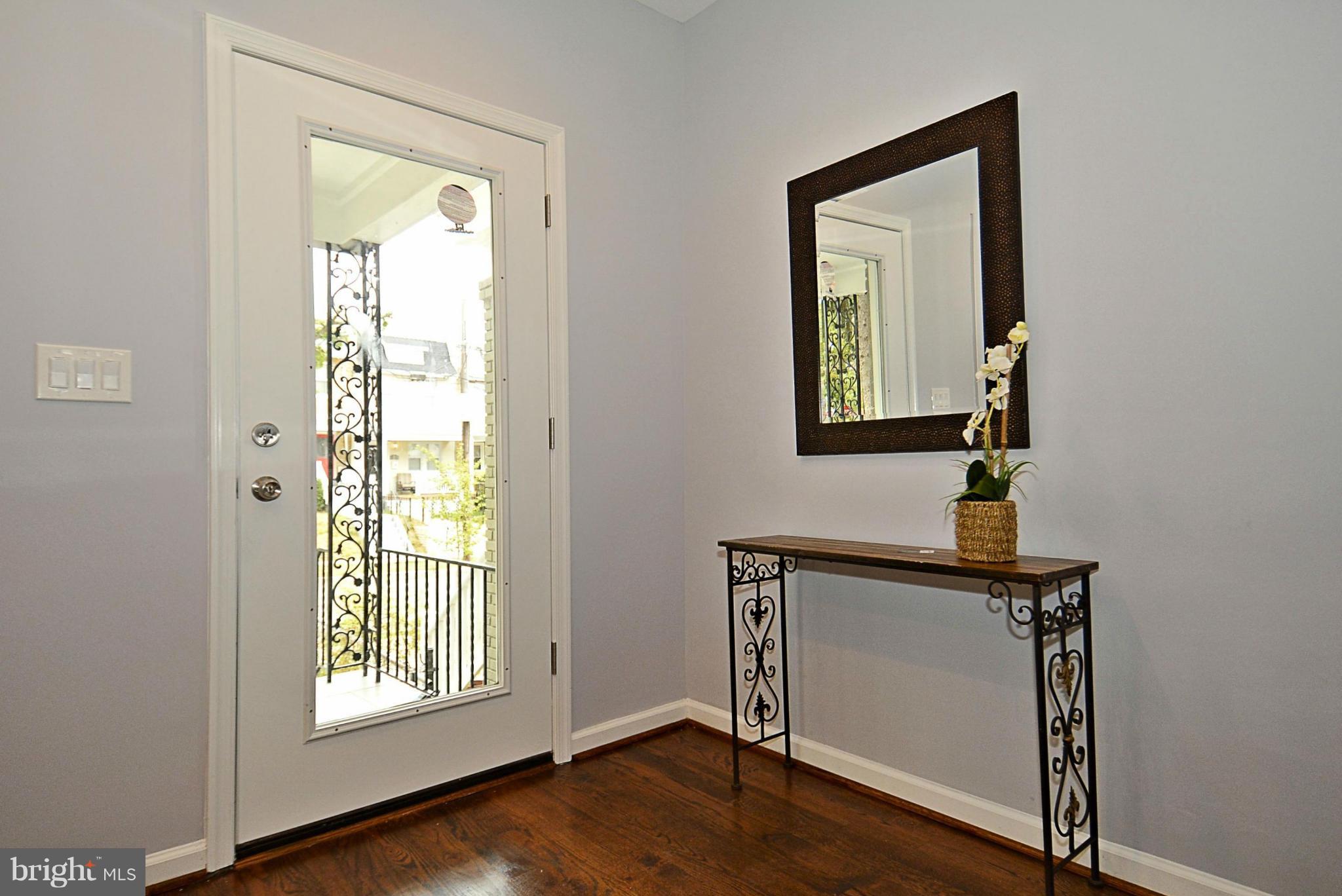 409 Delafield Place Northwest Washington, DC 20011 - Photo 6 of 30 Interior (General)