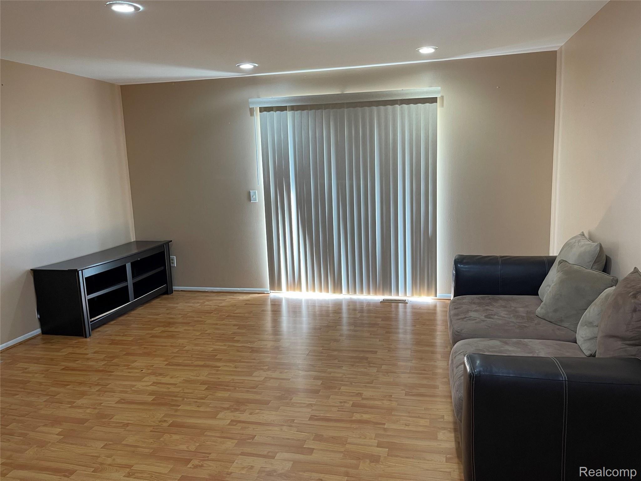 4310 15 Mile Road Sterling Heights, MI 48310 - Photo 12 of 49 8132A7C5-1596-417B-B1AE-047019136F8D.jpeg