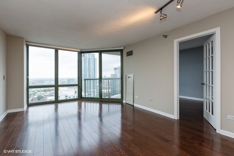 111 West Maple Street, Unit 2408 Chicago, IL 60610 - Photo 3 of 12