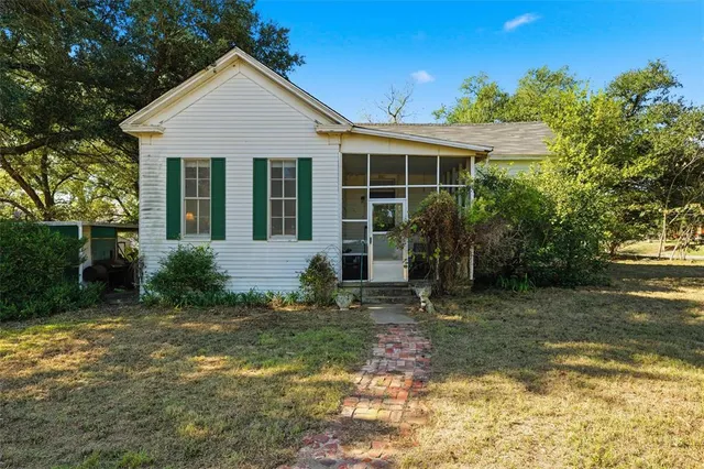 $175,000 | 409 China Street, Calvert, TX 77837