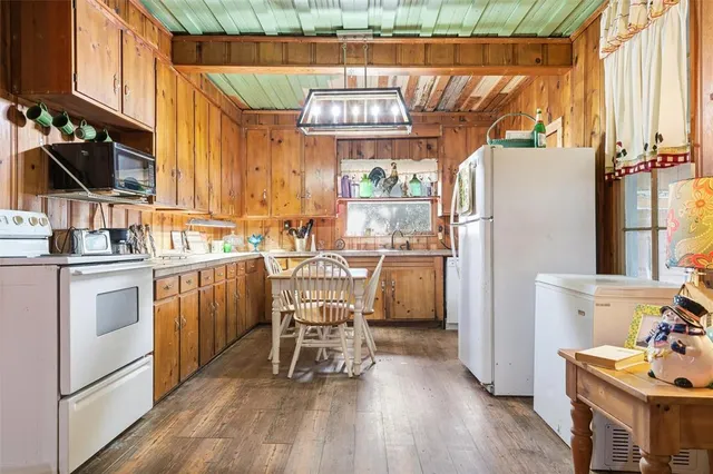 $175,000 | 409 China Street, Calvert, TX 77837