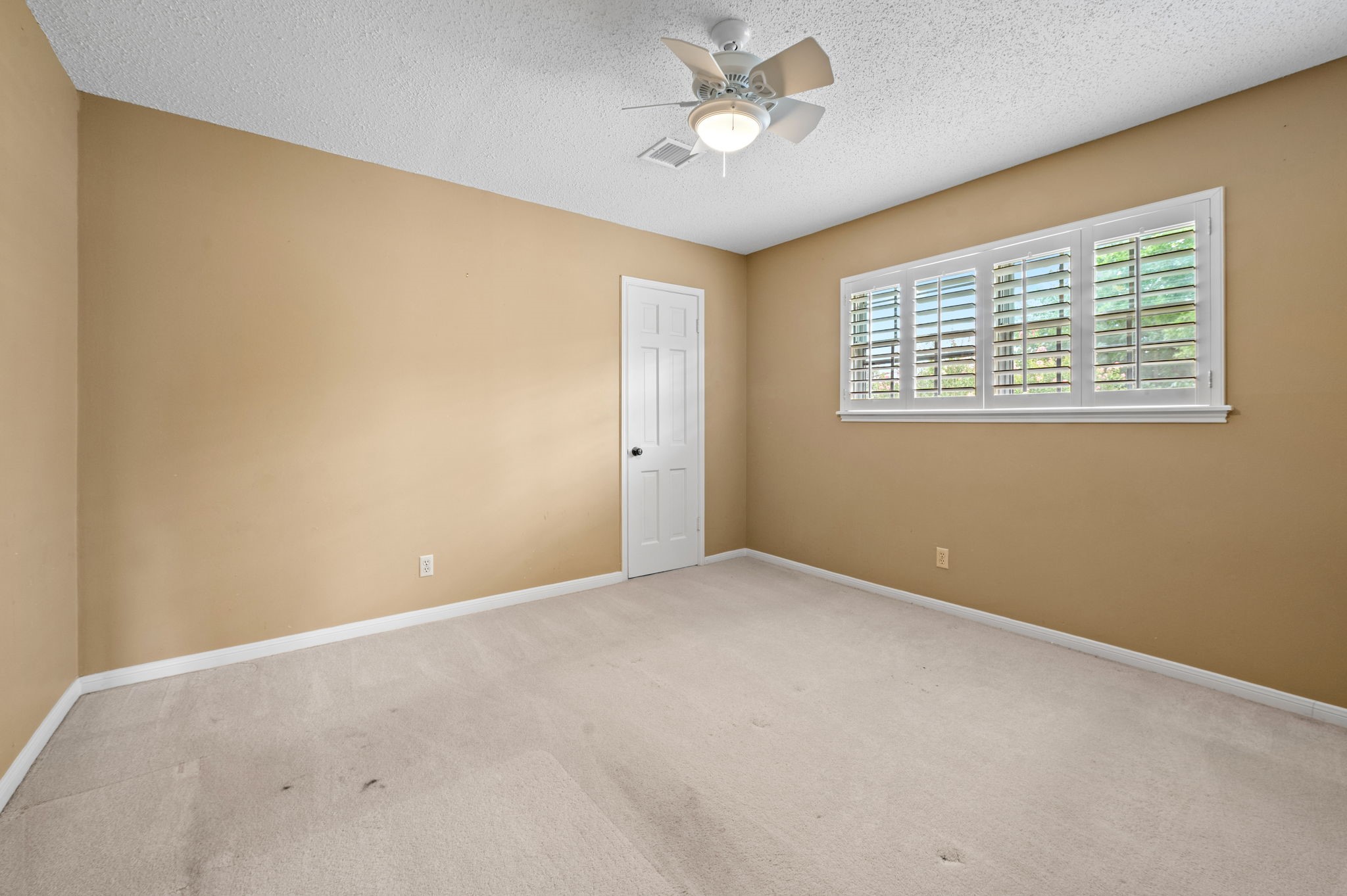 14302 Apple Tree Road Houston, TX 77079 - Photo 30 of 44 Secondary bedroom has walk-in closet