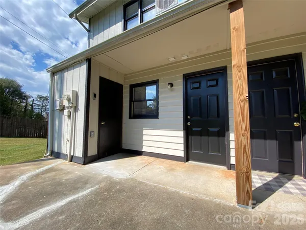 $1,095 | 111 Stamey Avenue, Unit 2, Morganton, NC 28655