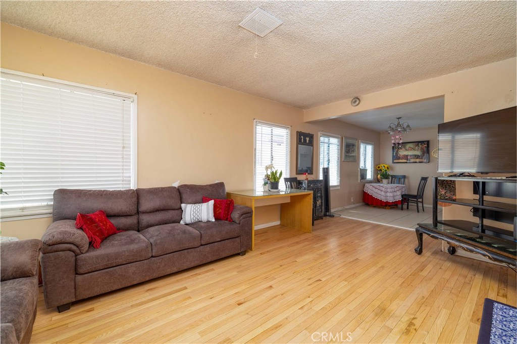 2765 East Tyler Street Carson, CA 90810 - Photo 4 of 20