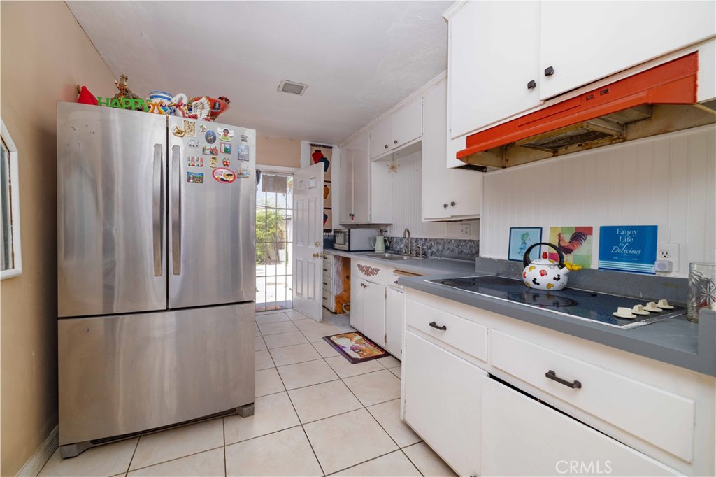2765 East Tyler Street Carson, CA 90810 - Photo 5 of 20