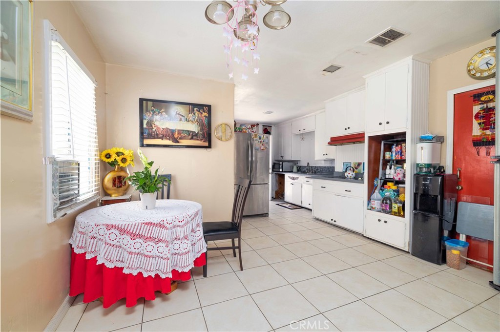 2765 East Tyler Street Carson, CA 90810 - Photo 6 of 20