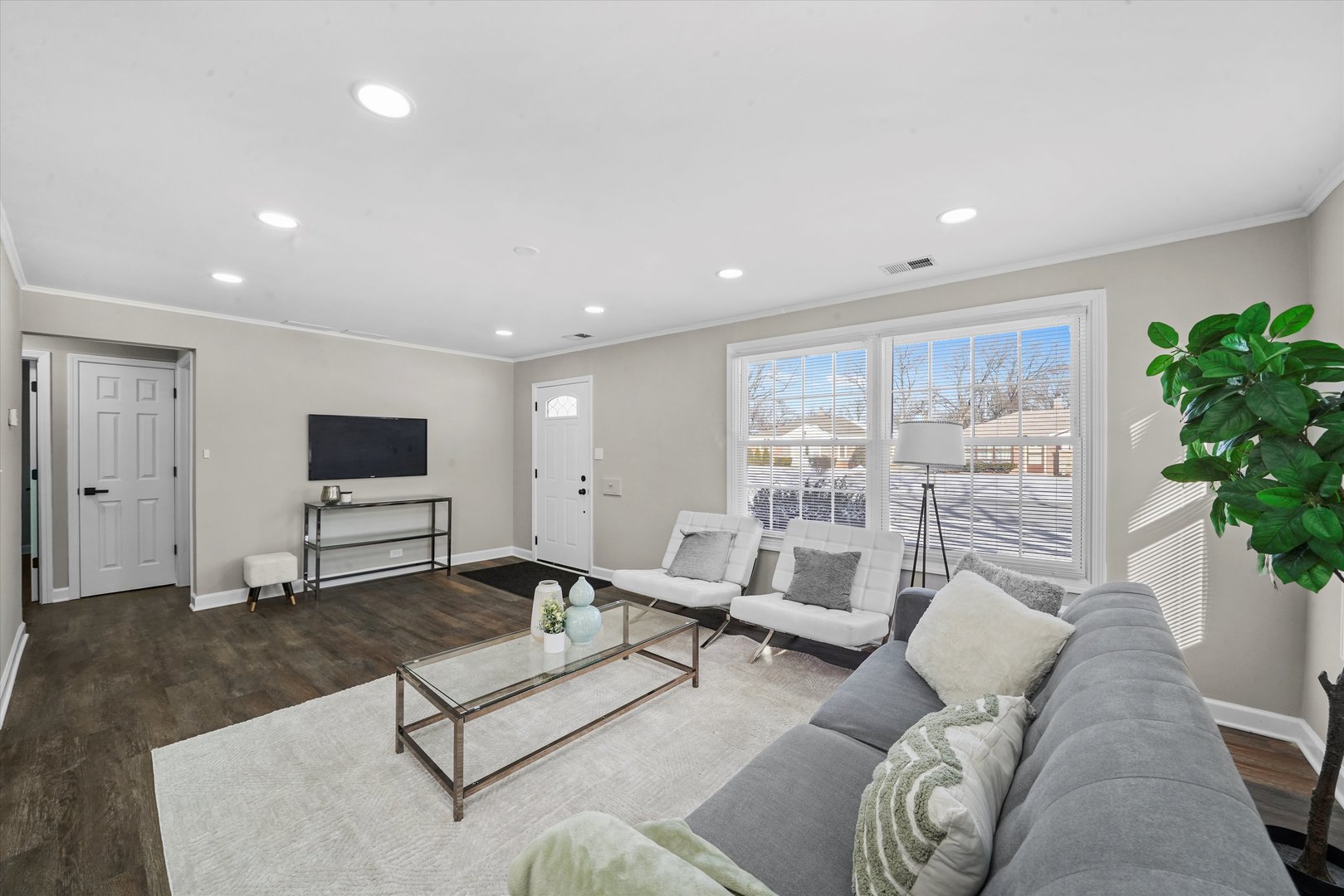 2243 Spruce Road Homewood, IL 60430 - Photo 4 of 22 a living room with furniture and a flat screen tv