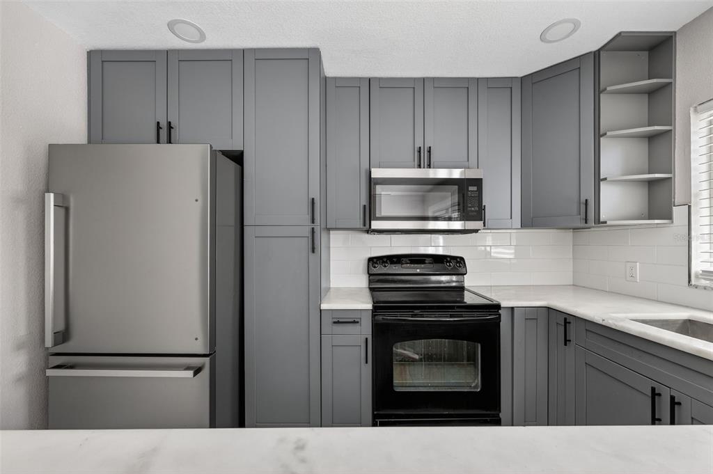 2714 West Grace Street Tampa, FL 33607 - Photo 11 of 26 a kitchen with a refrigerator stove and microwave