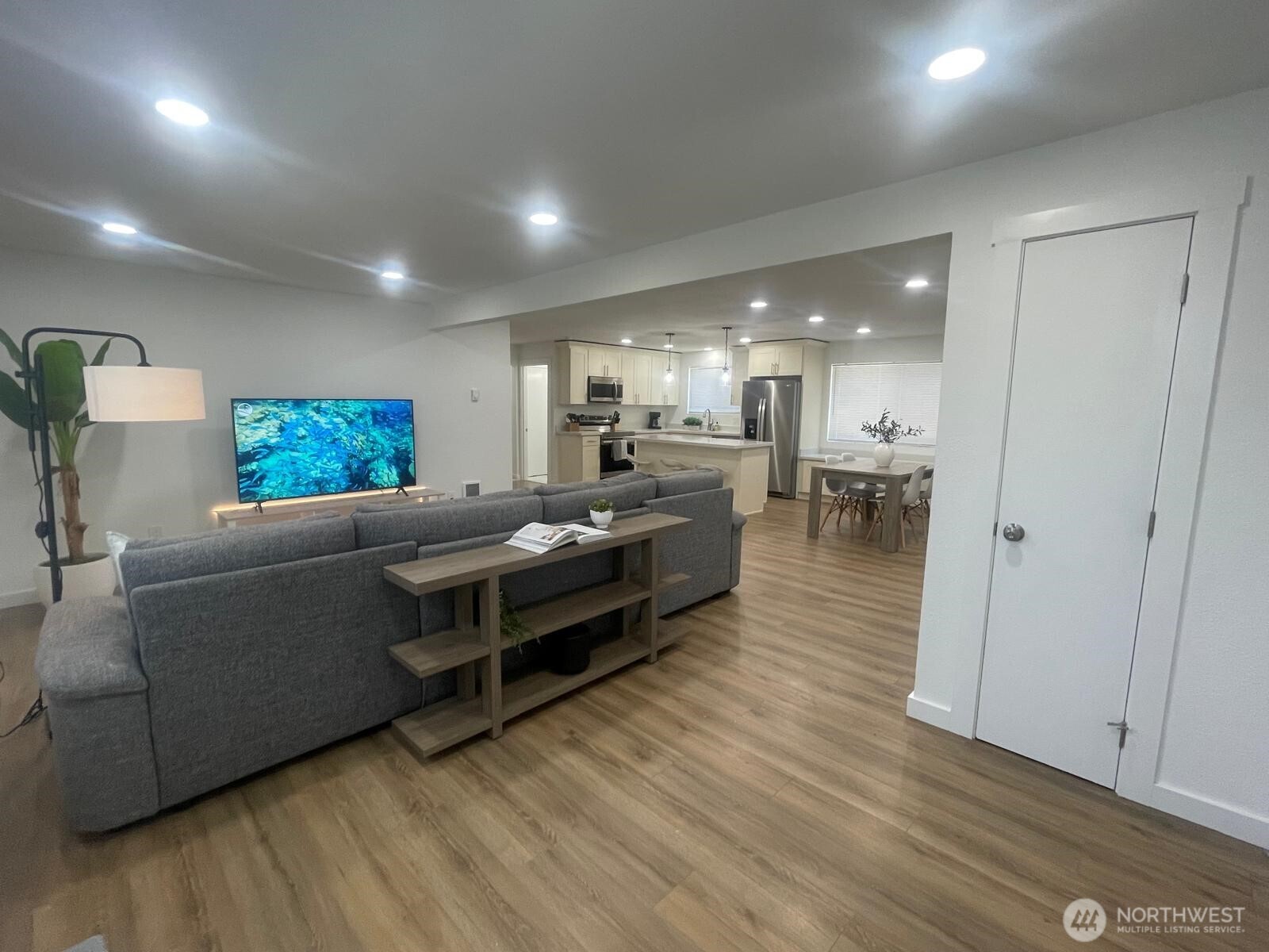 3730 Southwest 99th Street Seattle, WA 98126 - Photo 16 of 38