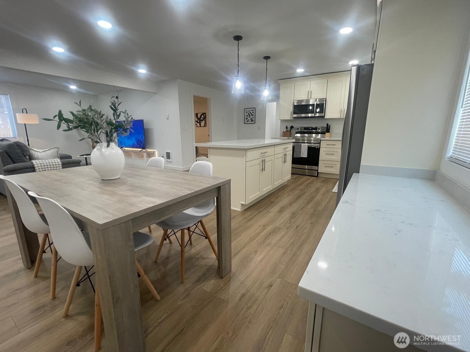 3730 Southwest 99th Street Seattle, WA 98126 - Photo 3 of 38