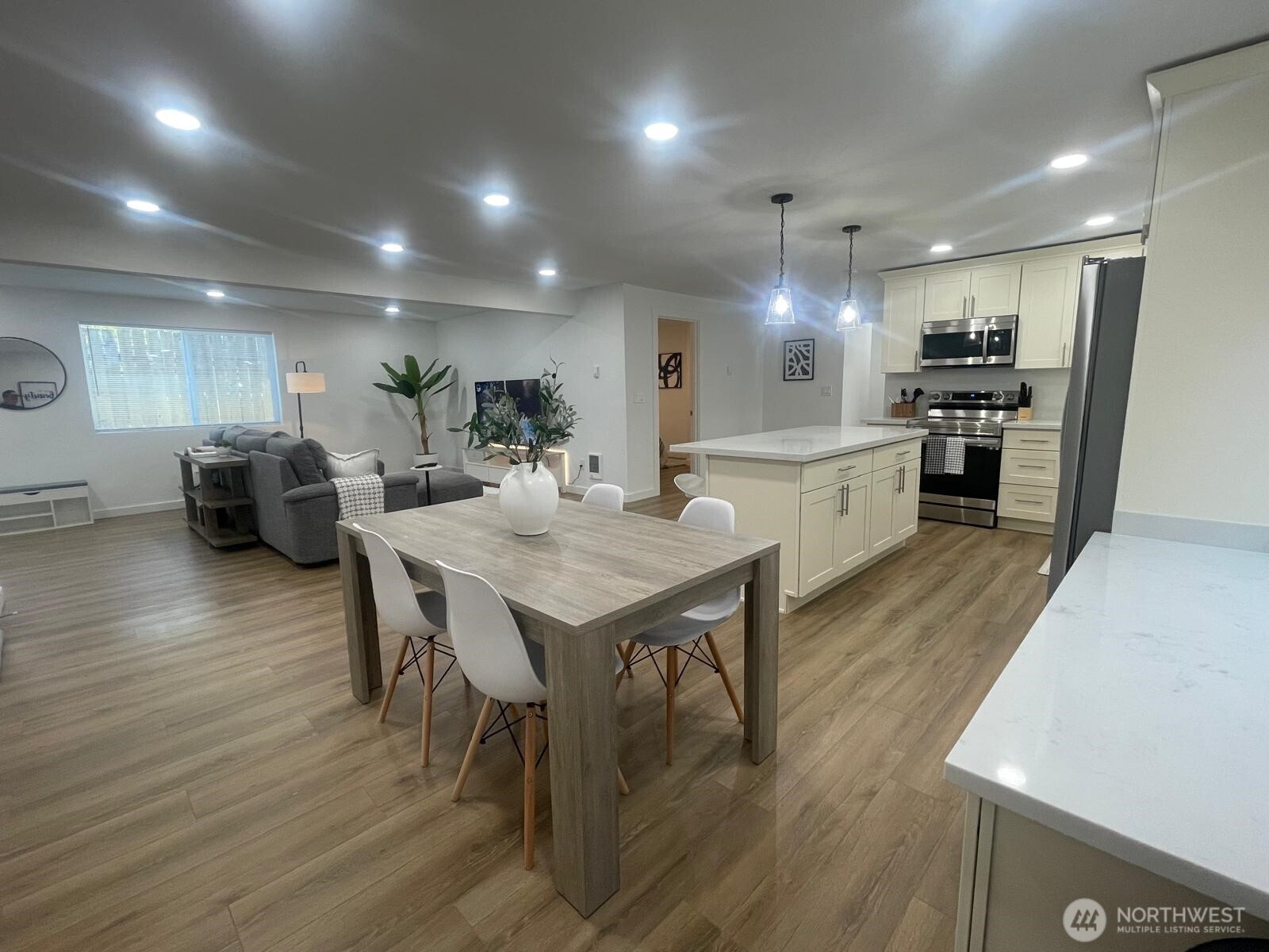 3730 Southwest 99th Street Seattle, WA 98126 - Photo 10 of 38