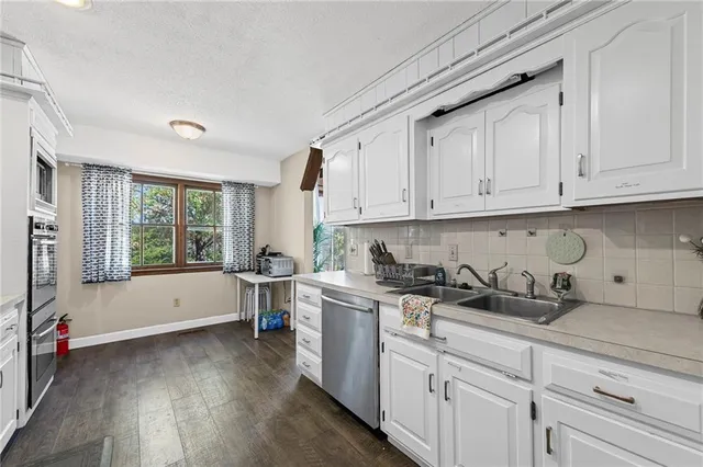 $269,000 | 11105 Askew Avenue, Kansas City, MO 64137