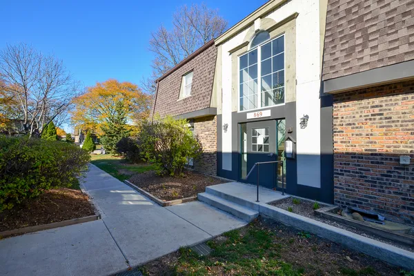 $1,450 | 869 Trace Drive, Unit 104, Buffalo Grove, IL 60089