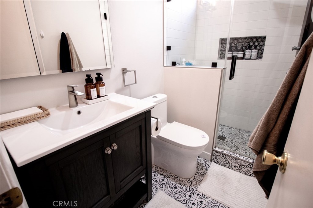 808 Gian Drive Torrance, CA 90502 - Photo 19 of 36 a bathroom with a sink a toilet and mirror