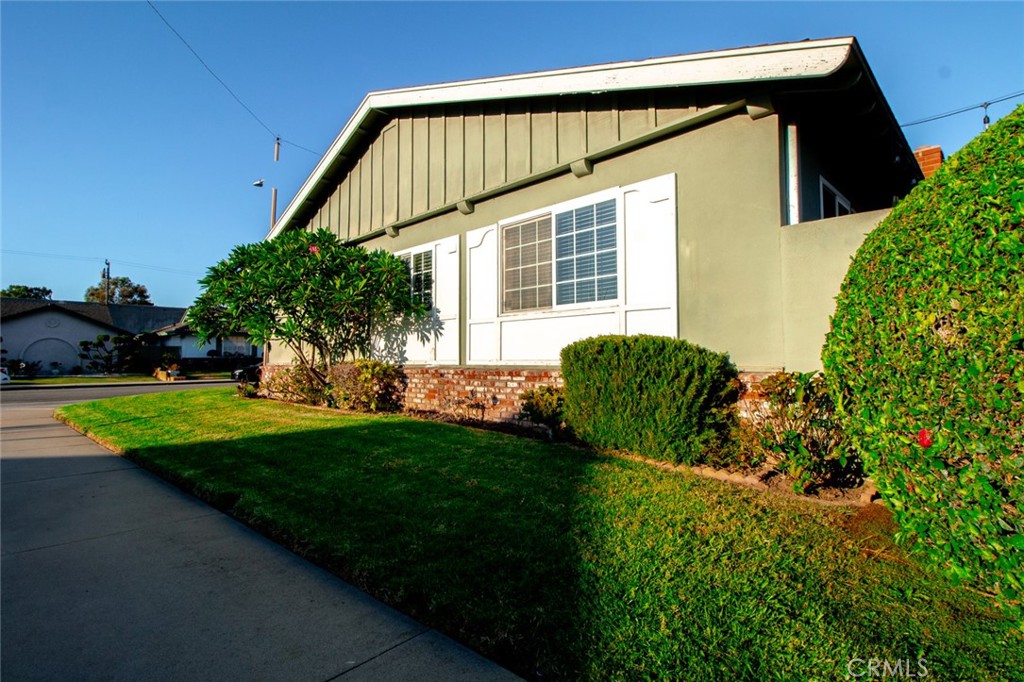 808 Gian Drive Torrance, CA 90502 - Photo 2 of 36 a view of backyard with garden and plants