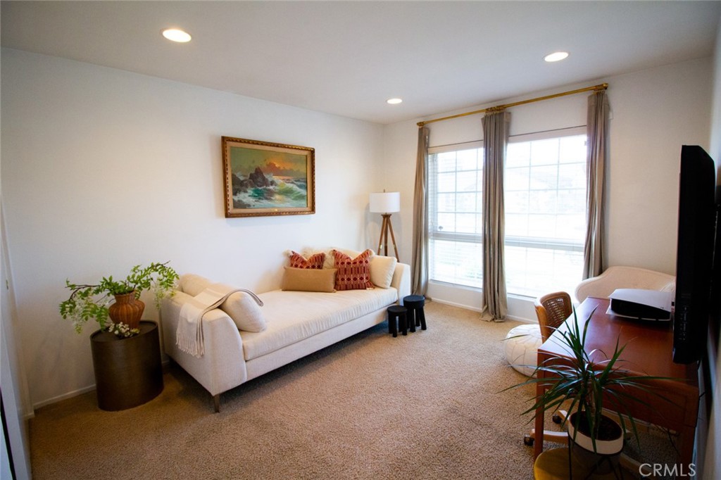 808 Gian Drive Torrance, CA 90502 - Photo 27 of 36 a living room with furniture gym equipment and a large window