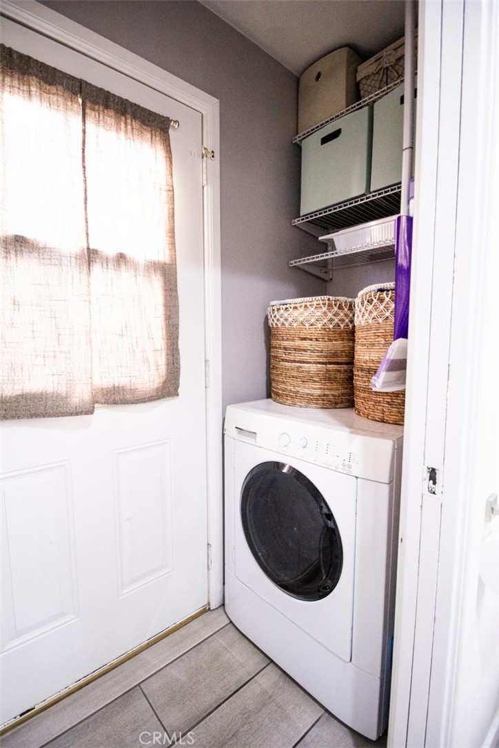 808 Gian Drive Torrance, CA 90502 - Photo 31 of 36 a utility room with dryer and washer