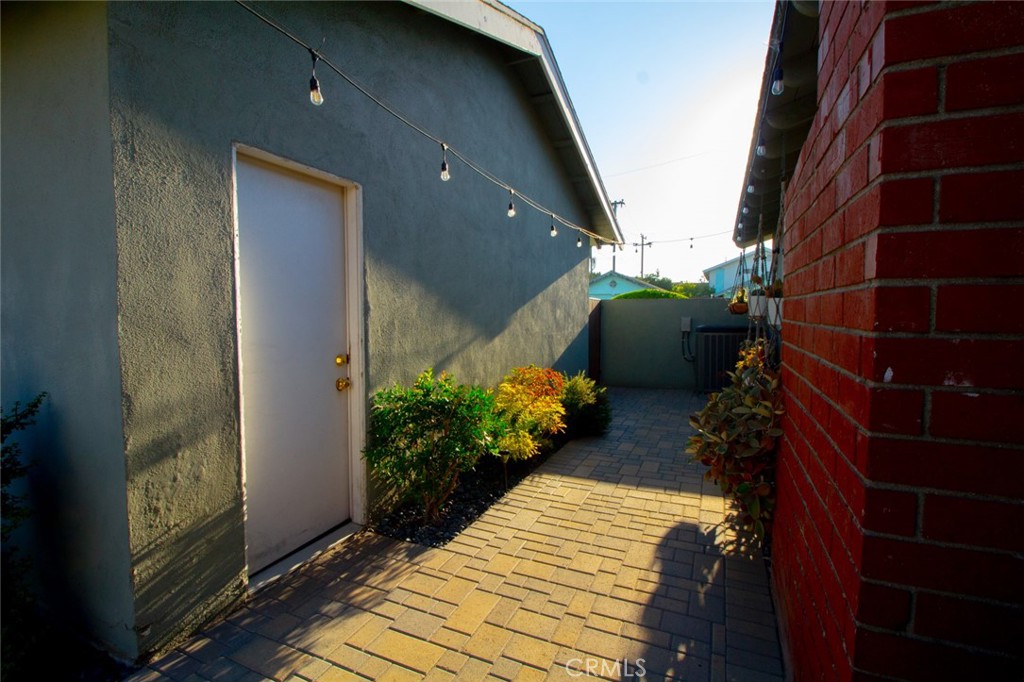 808 Gian Drive Torrance, CA 90502 - Photo 36 of 36 a view of a pathway besides a house