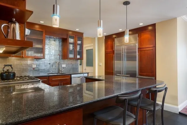 $9,775 | 65 East India Row, Unit 22AB, Boston, MA 02110