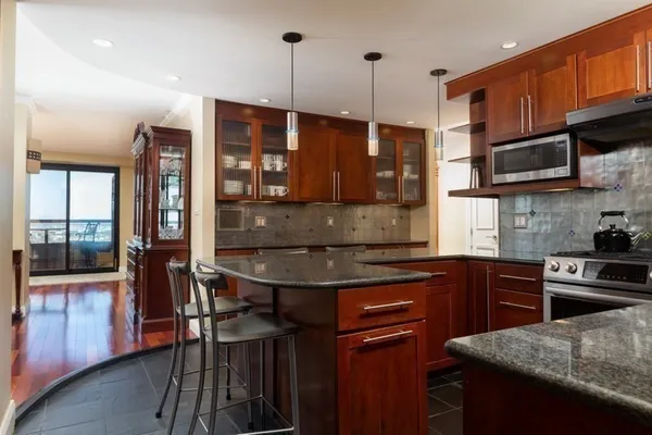 $9,775 | 65 East India Row, Unit 22AB, Boston, MA 02110