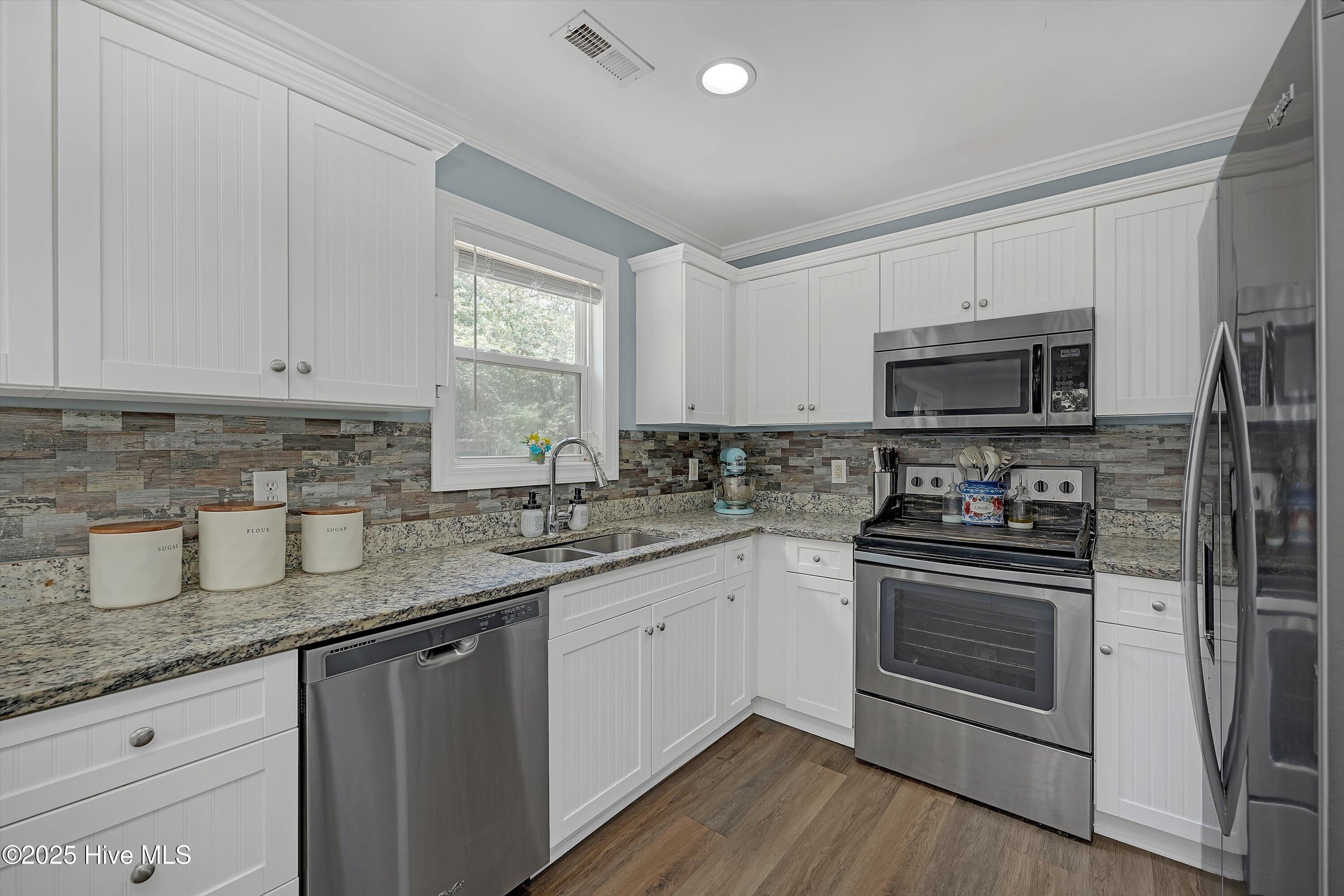 498 Edgewood Road Southport, NC 28461 - Photo 11 of 46 12-A7402110