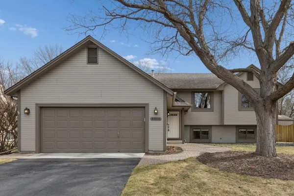 $425,000 | 8444 Underwood Lane North, Maple Grove, MN 55369