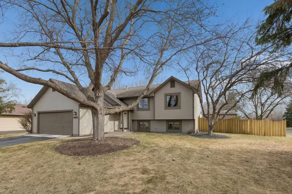 $425,000 | 8444 Underwood Lane North, Maple Grove, MN 55369