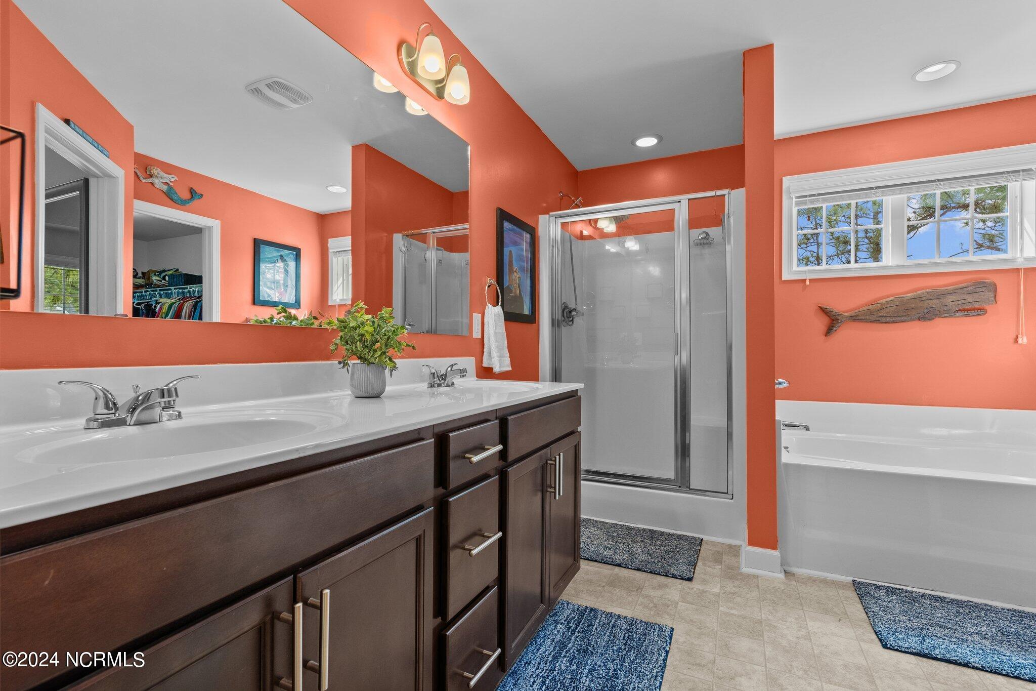 4055 Irwin Drive Aberdeen, NC 28315 - Photo 18 of 32 Primary Bath