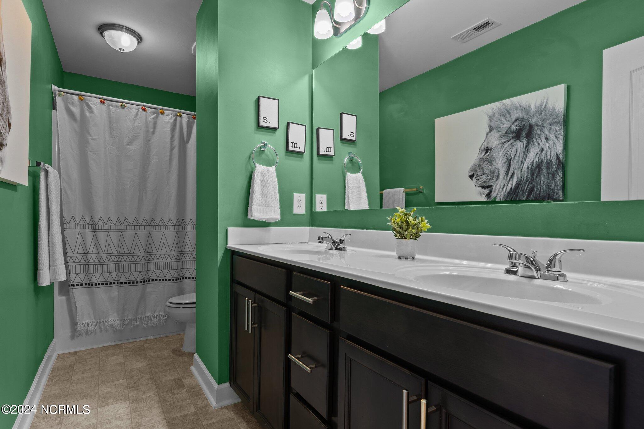 4055 Irwin Drive Aberdeen, NC 28315 - Photo 24 of 32 Upstairs Shared Bath