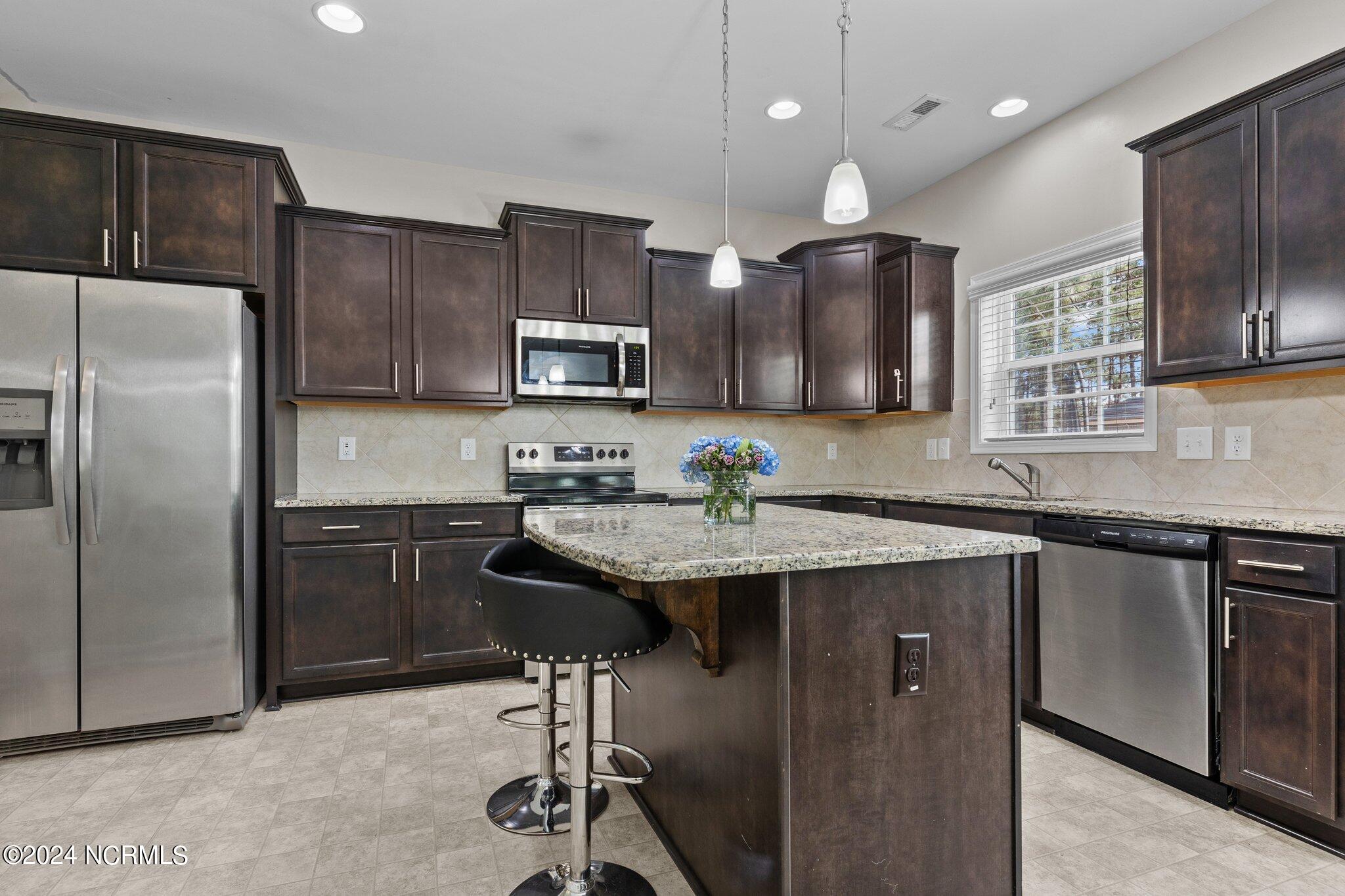 4055 Irwin Drive Aberdeen, NC 28315 - Photo 10 of 32 Kitchen