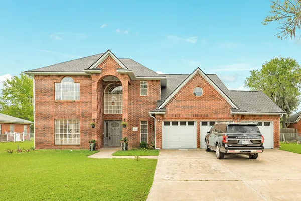 $465,000 | 54 Peppermint Court, Lake Jackson, TX 77566