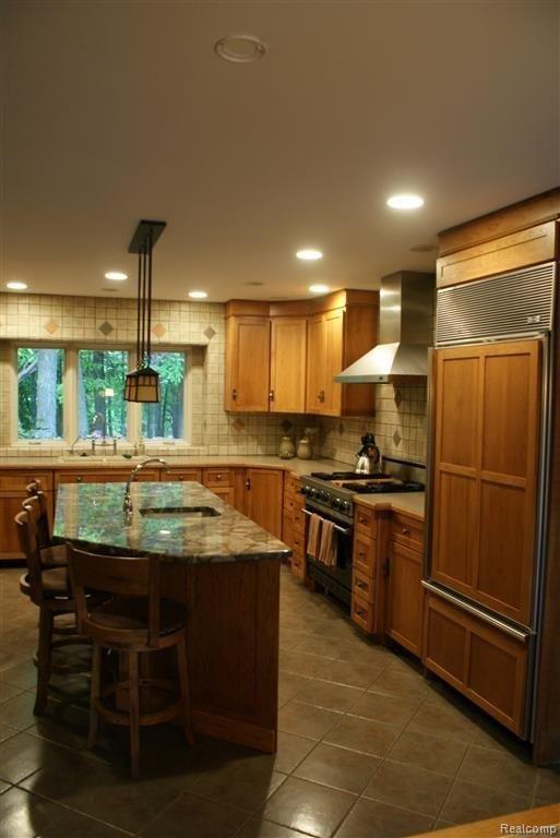 5645 Mountain Road Brighton, MI 48116 - Photo 7 of 16 Large fabulous kitchen