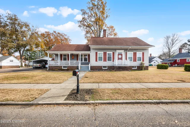 a house view with a outdoor space