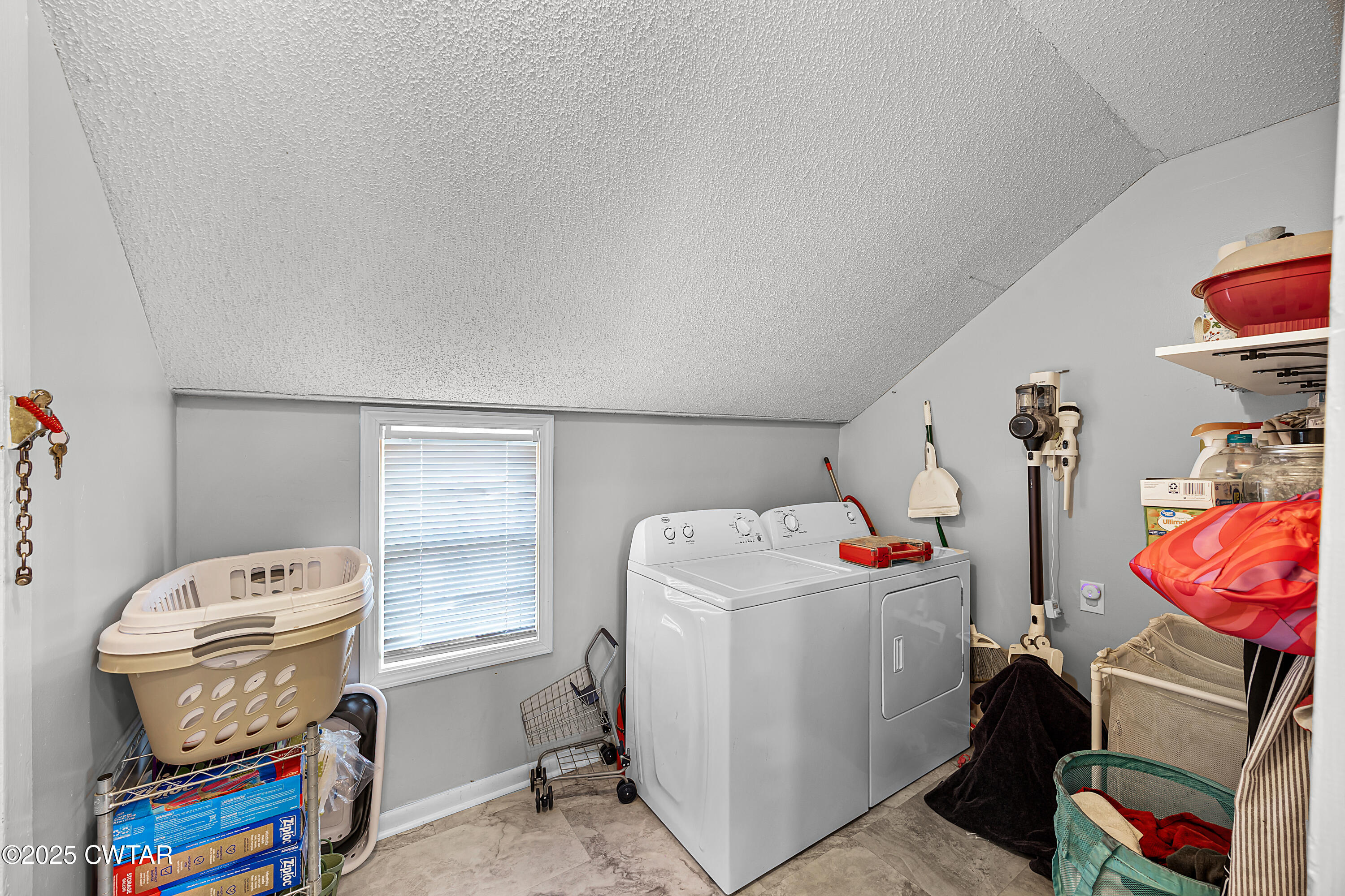 7 Herron Street Jackson, TN 38301 - Photo 18 of 19 a utility room with dryer and washer