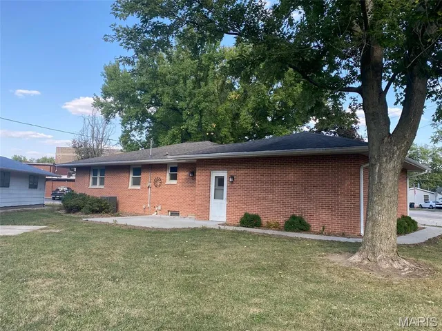 $137,500 | 403 North Pine Street, Nokomis, IL 62075