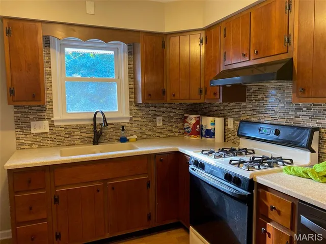 $137,500 | 403 North Pine Street, Nokomis, IL 62075