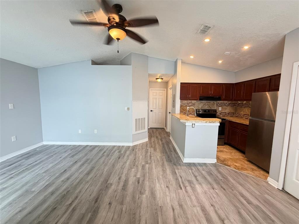 942 Loquat Tree Road Orlando, FL 32811 - Photo 3 of 15