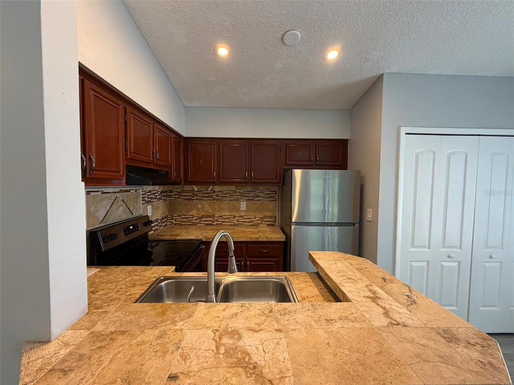 942 Loquat Tree Road Orlando, FL 32811 - Photo 6 of 15